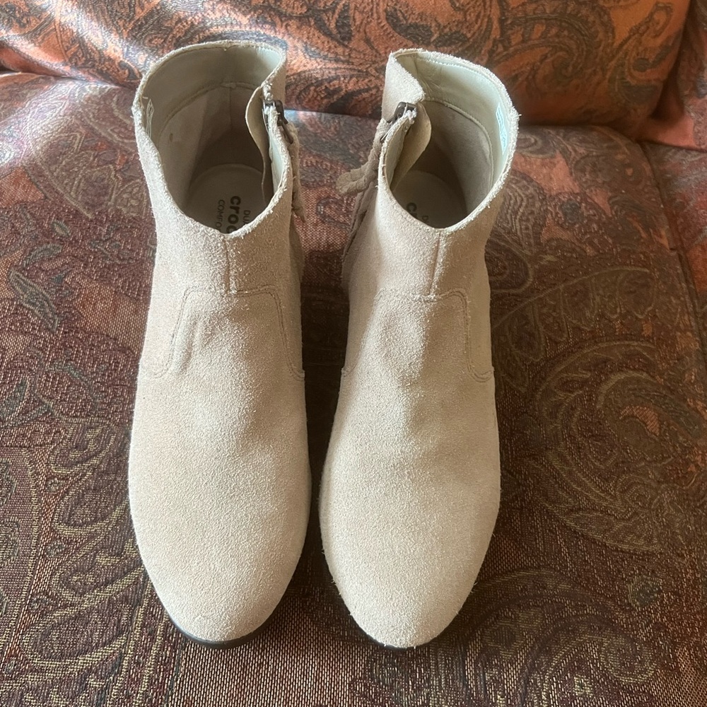 Size 11 croc suede boots